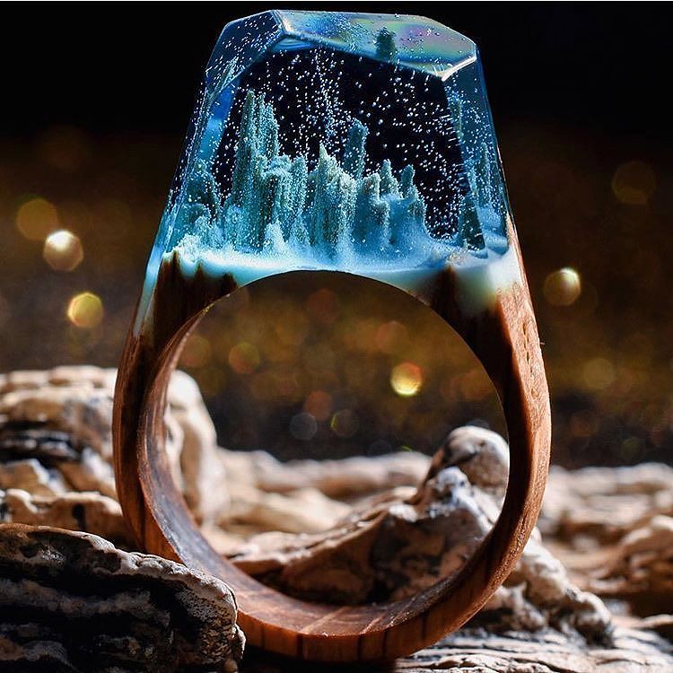 prsten z obarvené čiré odlévací pryskyřice translux sika axson