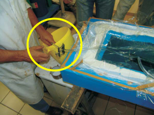 ZAŠKRCENÍ PRYSKYŘICE PŘI LAMINACI INFUZÍ SIKA AXSON